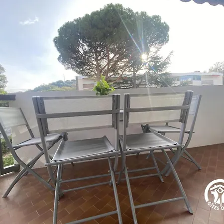 Les Pieds Dans L'eau