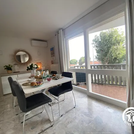 Les Pieds Dans L'eau